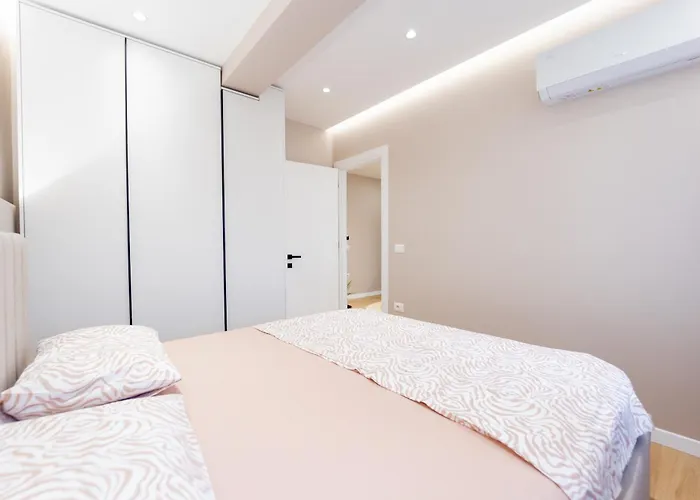 Blloku Prime * Τίρανα